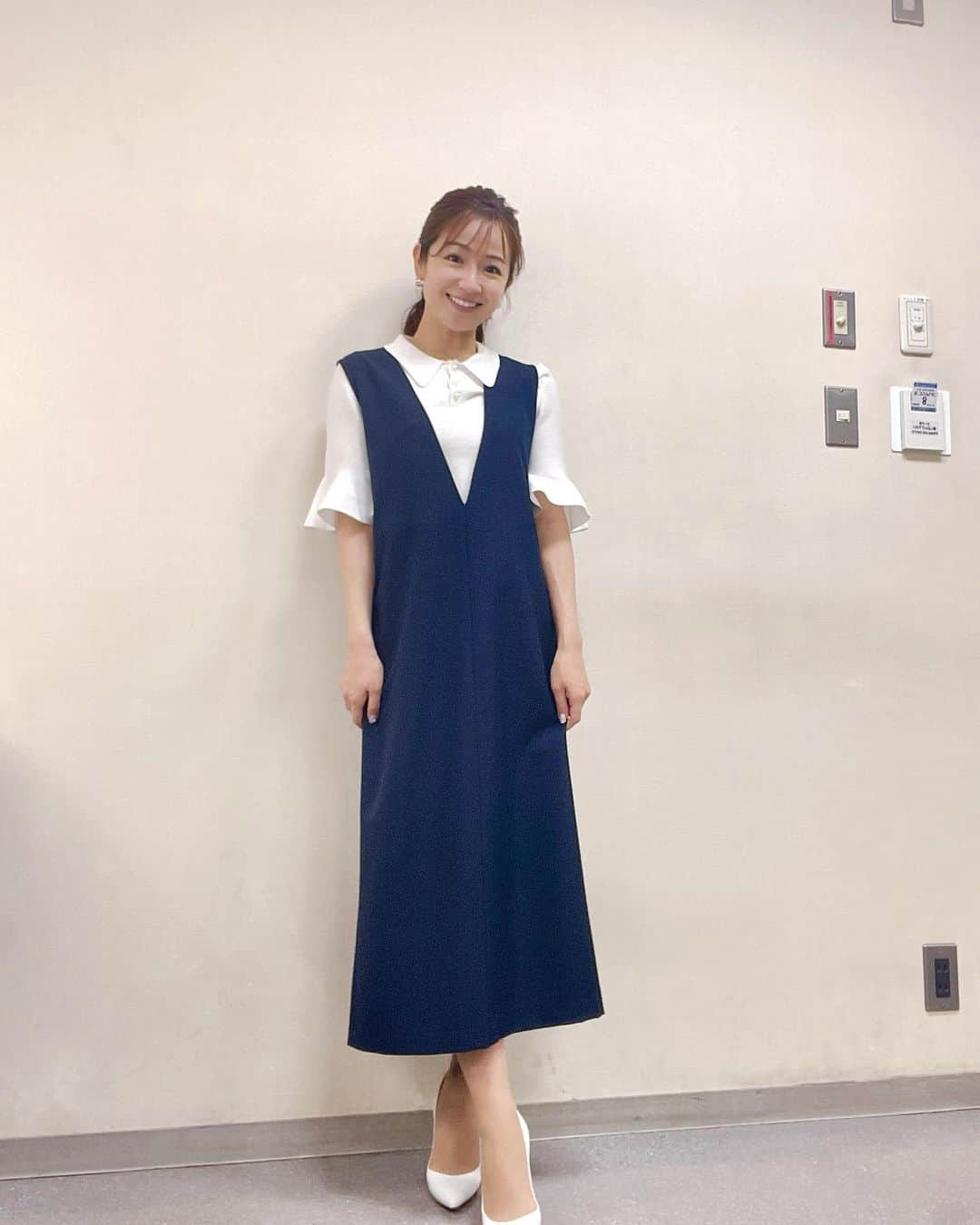 長野美郷のインスタグラム：「灼熱の毎日🌞 体調崩していませんか🥹  なんとか今日も元気に乗り切ってくれと 自分の体を応援しつつ。  先日のプライムニュースたち😇  ❤︎1枚目 @ined_claro_official  ❤︎2枚目 @m_maglie_le_cassetto_official  ❤︎3枚目 @lounie_jp  ❤︎4枚目 ブラウス プリーツスカート @stola.jp @lounie_jp  #プライムニュース #いつも同じ場所ですみません笑」