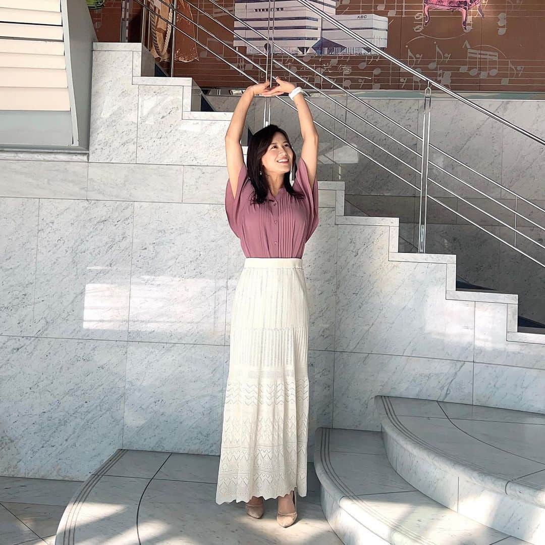 松下由依さんのインスタグラム写真 - (松下由依Instagram)「˚✧₊⁎〜衣装〜˚✧₊⁎  気持ちがいい朝だけれど 毎日とっても暑い。。。🫠  #fashion  #アナウンサー #衣装」7月31日 12時29分 - matsushita_yui_kbc