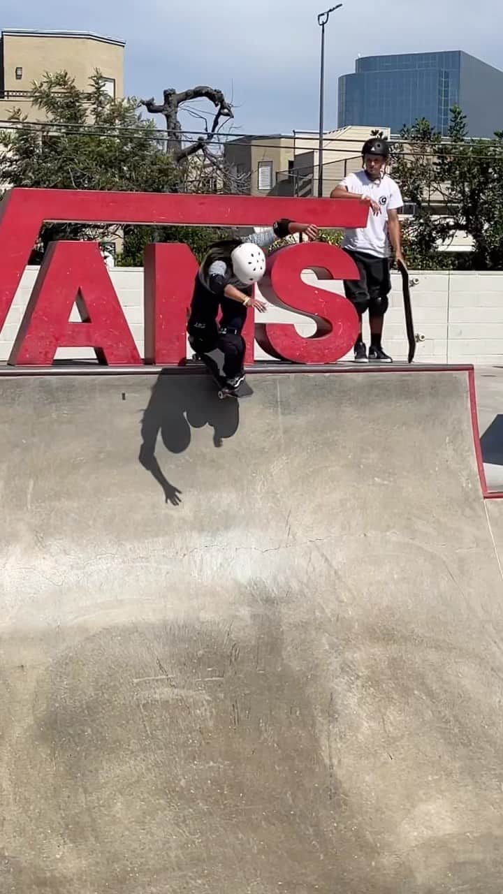 小川希花のインスタグラム：「Fun skate at vanshb‼︎🌴 Thank you  @ho_sway 📲  @vansjapan @vansskateapac @hosoiskateboards @christianhosoi @blackflys_japan @independenttrucks @ojwheels @ninja_bearing @triforce_k @hi_5.skatepark @stance_japan @triple8nyc @187killerpads @hydroflask.jp @mbm_parkbuilders  #warehouse #thankyouskateboarding」