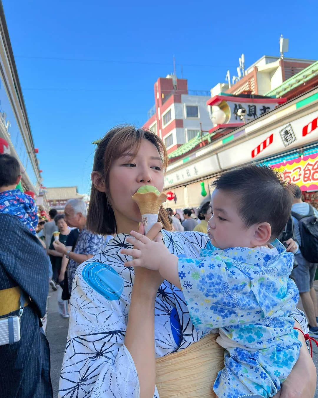 Elva Niさんのインスタグラム写真 - (Elva NiInstagram)「Ice cream fight🍦⚔️ #媽媽勝利了 #小b溶化了 #不爽老媽的弟弟 #travelwithelva」7月31日 13時04分 - misselvani