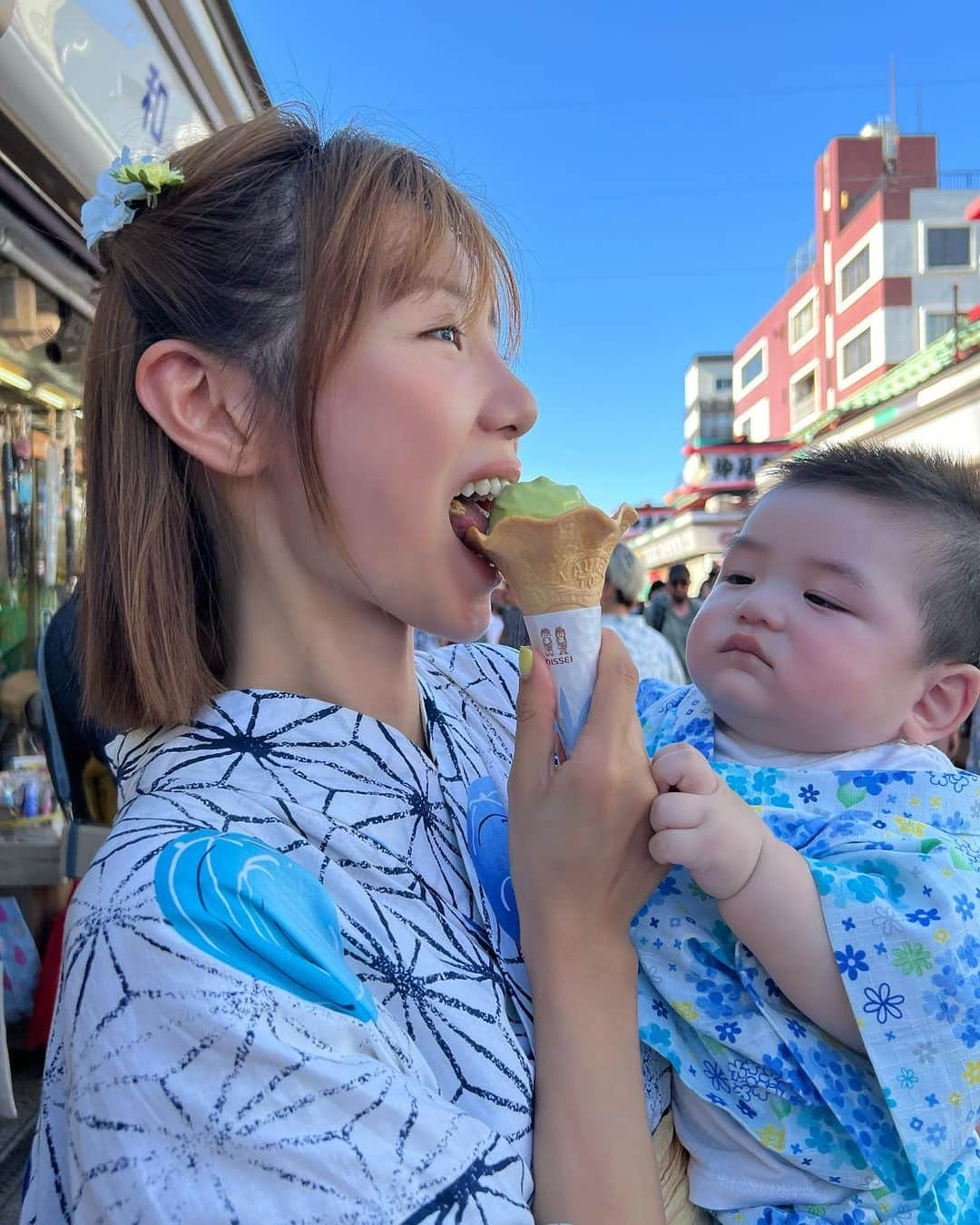 Elva Niさんのインスタグラム写真 - (Elva NiInstagram)「Ice cream fight🍦⚔️ #媽媽勝利了 #小b溶化了 #不爽老媽的弟弟 #travelwithelva」7月31日 13時04分 - misselvani