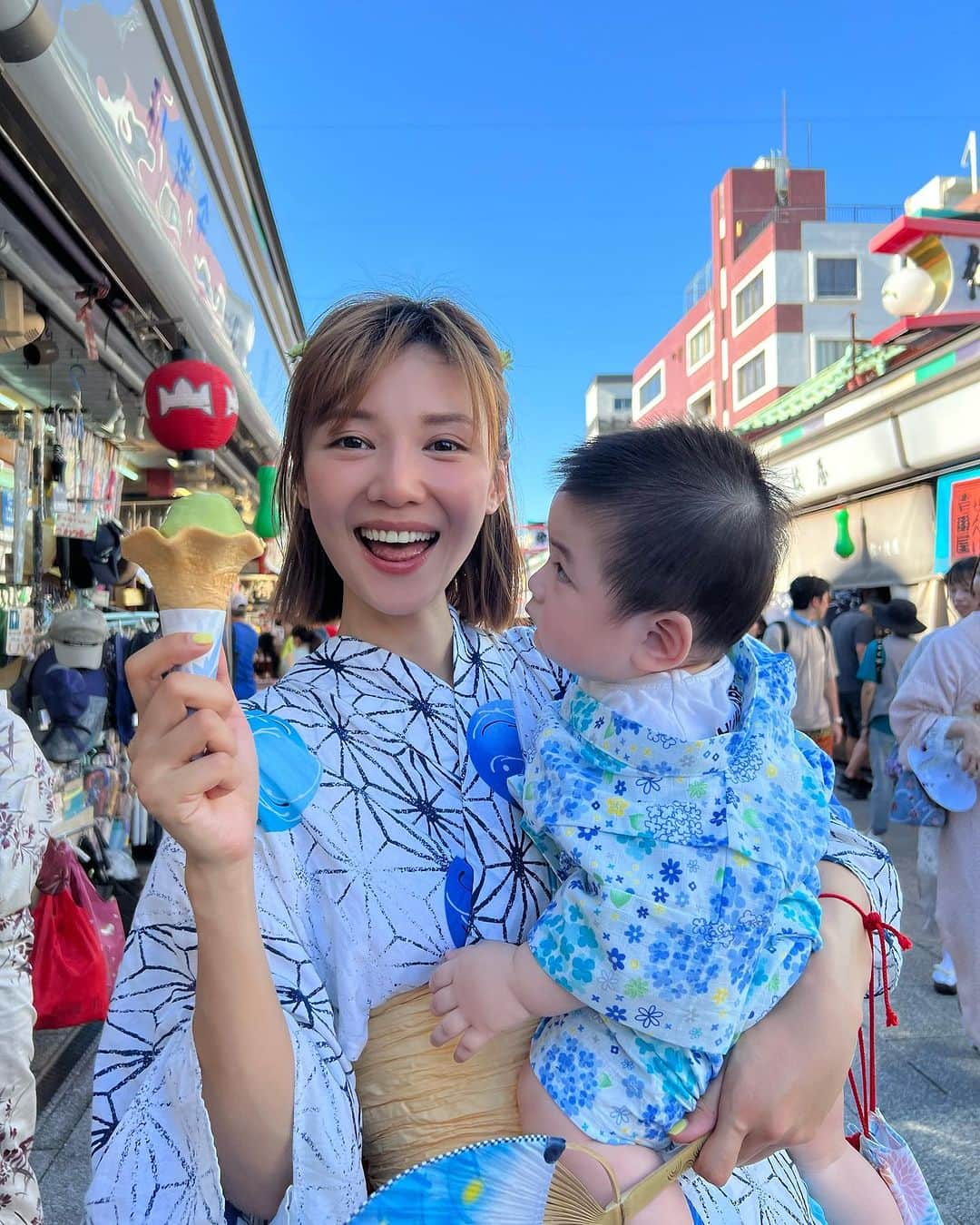 Elva Niのインスタグラム：「Ice cream fight🍦⚔️ #媽媽勝利了 #小b溶化了 #不爽老媽的弟弟 #travelwithelva」