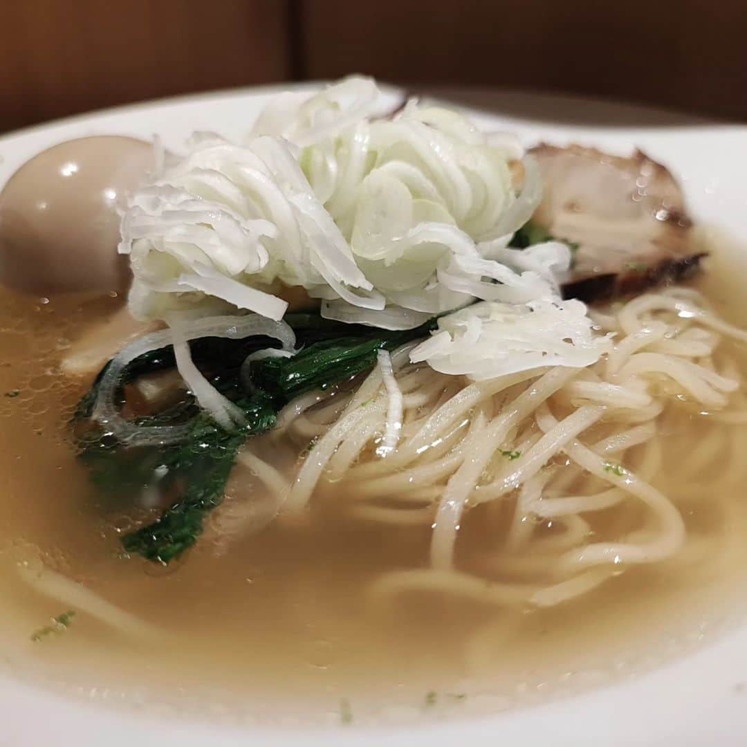 烏川耕一のインスタグラム：「今日の昼飯🍴  はまぐりの塩、美味かったな！  そして、冷製パスタめちゃくちゃ美味かった！  次は、あさりの醤油食べてみよう！  #烏川耕一　#よしもと新喜劇　#ひょっとこ　#昼飯　#中華そば　#カワチリバー　#はまぐりの塩　#暑いときだけ冷製パスタ」