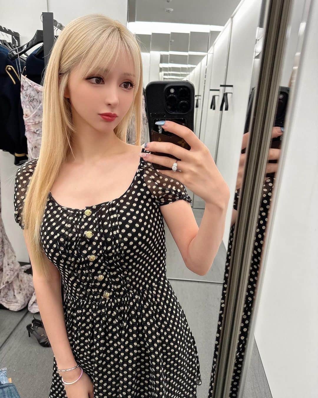 のインスタグラム：「CELINE表参道リニューアルOpen ✨  楽しくショッピングが出来ました💓  #CELINE #トリオンフ  #ワンピース #ハイカットスニーカー #ドット  #リニューアルオープン  #セリーヌ #表参道 #omotesando  #イベント」