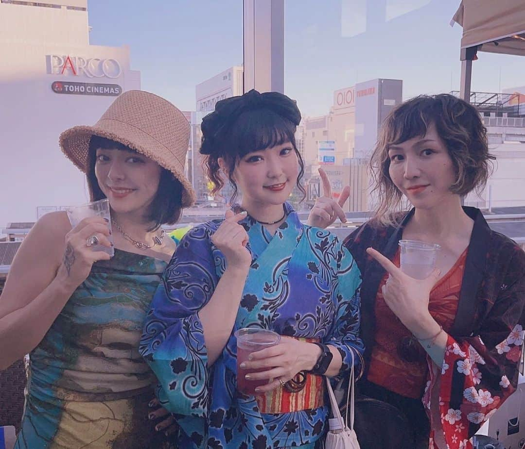 川村由紀さんのインスタグラム写真 - (川村由紀Instagram)「It was hot again yesterday🥵, but I had a great time DJing!☺️週末も暑かったけど…DJ出来て楽しかったです✨お洒落して遊びに来てくれる友達にも感謝😘🙏😎  #夏祭り #隅田川花火大会 #ロッテシティホテル錦糸町 #バレアリック　 #LotteCityhotelKinshicho #Pioneerdj #OPUSQUAD #OtaiRecord #OtaiAudio #fireworks  #エレクトロボイス  #音と旅と株式会社 #浴衣女子 #ゆかた女子  #ゆかたコーデ #花火大会 #隅田川花火 #Somarta」7月31日 13時30分 - yukikawamura821