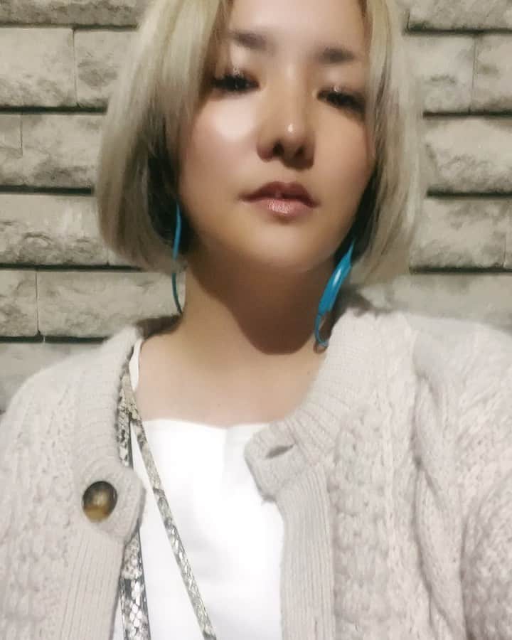 希良梨のインスタグラム：「Gracias Barbie 🙏 💇🏼‍♀️💈🩶🫶🇲🇽🇵🇸💃🏼  たまたま見つけたBarbie姉さんのお店は、 彼女の腕は めちゃくちゃセンスが光ってた。 5ヶ国語も喋れる憧れの人だった☺️  素敵な時間をありがとう💘 また行きます🥰🙏  ・ ・ ・ ・  #mexico #méxico #mexicocity #hairstyle #hairsalon #estéticabarbie #beauty #gracias #happyday #japanese #tokyo #japan」