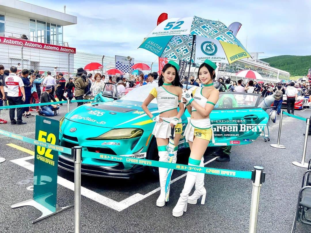 五十嵐みさのインスタグラム：「. SUPER耐久Rd.4オートポリス戦🏎 52号車はクラス2位表彰台でした👏 ウェイトハンデがあるなか、GBらしい圧倒的な安定した走り🟢 また一歩シリーズチャンピオンに近づくことができました！ . 今週末は富士スピードウェイにてSUPER GTも行われます💪 レース三昧最高ですね🫶 引き続き、応援をよろしくお願いします💚 .  #SUPER耐久#S耐#スーパー耐久#埼玉トヨペット#greenbrave#grsupra#grsupragt4#レースクイーン#racequeen#コスチューム#サーキット#モータースポーツ#レース#オートポリス#一眼レフ#ポートレート#撮影会」