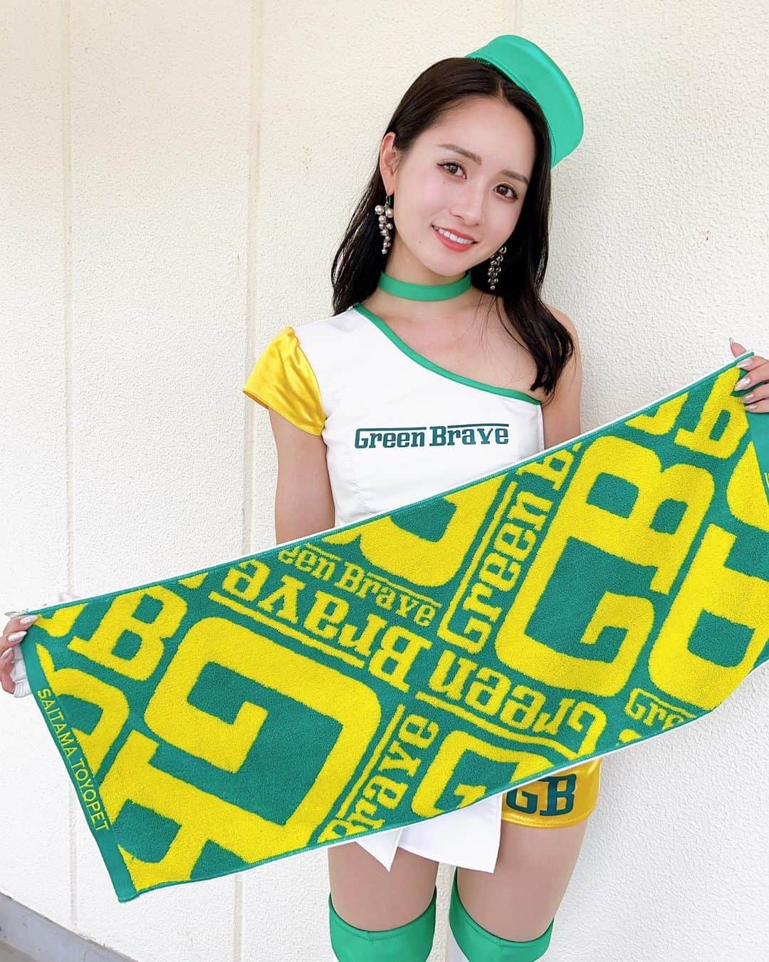 五十嵐みさのインスタグラム：「. みなさんもいっぱいGBグッズGETしてね🟢 . #SUPER耐久#S耐#スーパー耐久#埼玉トヨペット#greenbrave#grsupra#grsupragt4#レースクイーン#racequeen#コスチューム#サーキット#モータースポーツ#レース#オートポリス#一眼レフ#ポートレート#撮影会#SUPERGT#スーパーgt」