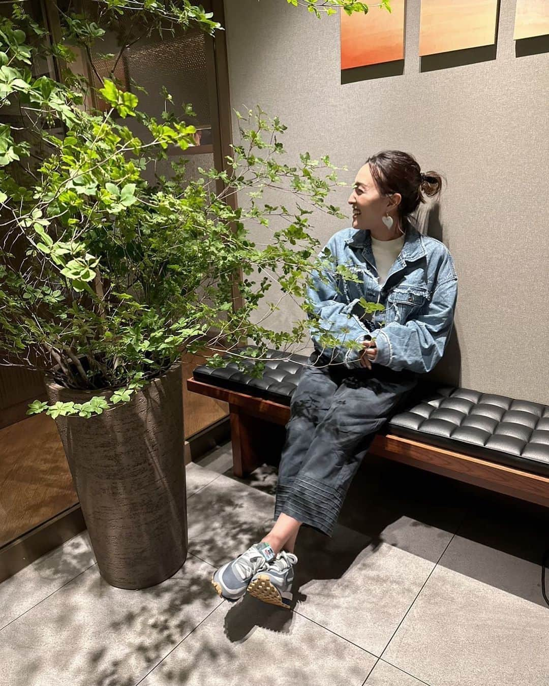 田代裕美恵さんのインスタグラム写真 - (田代裕美恵Instagram)「🌿🌿🌿🌿🌿 . 待つところの 緑の侵食がすんごいのよ🫨 . . いつかの冷麺待ち🌶️ . #🍃」7月31日 14時27分 - yumie_