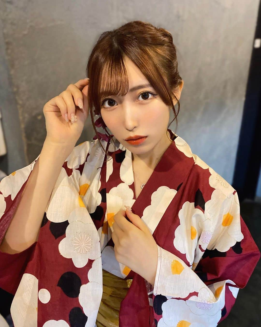 桜井まあかのインスタグラム：「今年最初で最後の浴衣お姉さん👘🥀  #アイドル #モデル #自撮り女子 #浴衣 #浴衣女子 #浴衣美人 #浴衣ヘアアレンジ #浴衣ヘア #お祭り #idol #japanesegirl #model #fyp #yukata #yukatagirl」