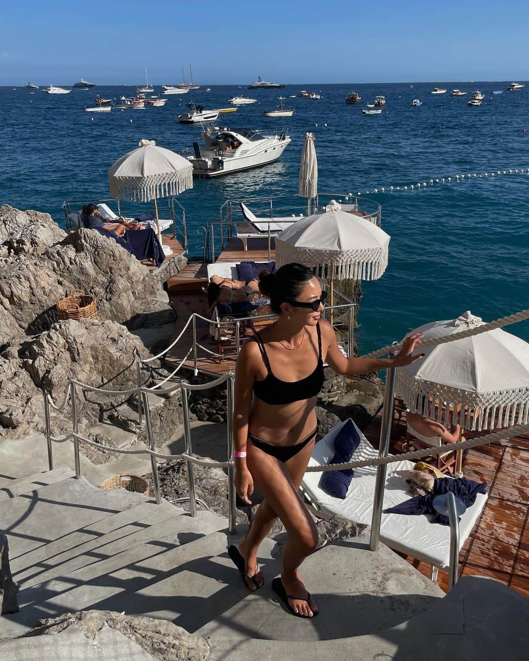 岡田美季さんのインスタグラム写真 - (岡田美季Instagram)「📍positano どっちも良いけど私的にはポジターノのほうが景色と街の雰囲気スキかも♡ @a_a.t3 family今年もヨーロッパで会えて嬉しい🍒 #イタリア旅行 #ポジターノ #南イタリア #positano #beach #swimwear #room306contemporary」7月31日 19時55分 - mikiokada0225