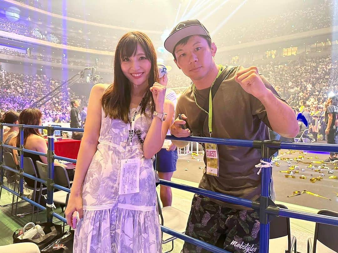 五位渕のぞみのインスタグラム：「#斎藤裕 選手✨✨ @yutakasaito1008  ㅤㅤㅤㅤㅤㅤㅤㅤㅤ RIZINのイベントのラーメン食べ行った時 斎藤選手いらっしゃらなかったから 今回初めてお会いできて嬉しかった😍💕 斎藤選手をはじめSHOOTOのレジェンドの サイン入りグローブは部屋に飾ってるので 勝手に親近感あってすみません💦笑 ㅤㅤㅤㅤㅤㅤㅤㅤㅤ #のむシリカ presents #超RIZIN2 powered by #UNEXT 🥊 #BellatorxRIZIN2 ㅤㅤㅤㅤㅤㅤㅤㅤㅤ 📅7月30日（日） 🏟#さいたまスーパーアリー @rizin_pr  @bellatormma  @unextjp_official  @nobu_sakakibara @nomusilica_official  ㅤㅤㅤㅤㅤㅤㅤㅤㅤ  ㅤㅤㅤㅤㅤㅤㅤㅤㅤ ㅤㅤㅤㅤㅤㅤㅤㅤㅤ ㅤㅤㅤㅤㅤㅤㅤㅤㅤ  ㅤㅤㅤㅤㅤㅤㅤㅤㅤ  #RIZIN #BellatorMMA #ライジン #ベラトール #榊原信行  #格闘技 #キックボクシング #kickboxing #MMA #格闘技女子 #総合格闘技 #格闘技好き #格闘技好きな人と繋がりたい #saitamasuperarena #bellatorxrizin2」