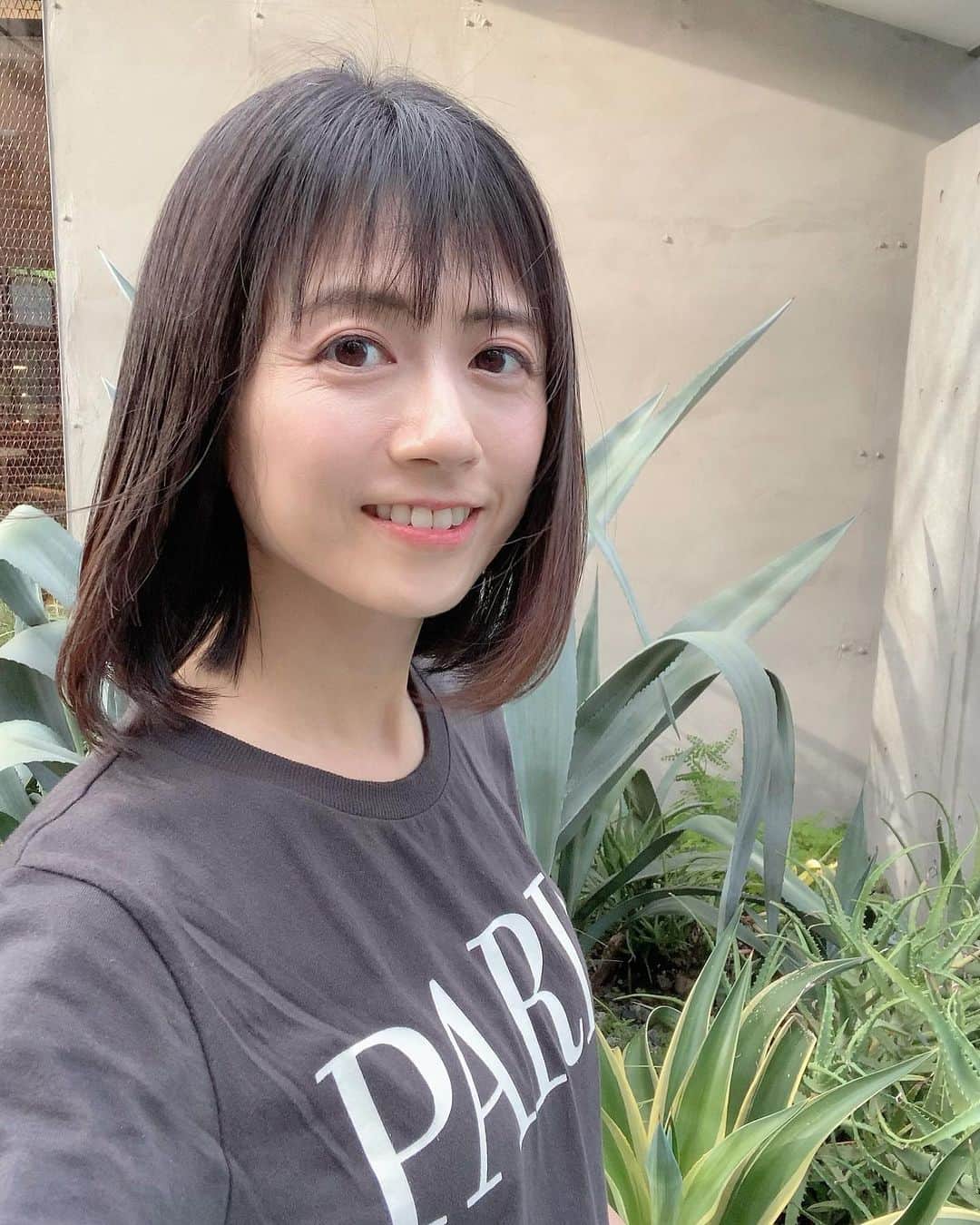 のインスタグラム：「そういえばまた短くなりました🍉🍧🧊  いつもありがとうございます☺︎🙏  ✂️ @kurosemasakatsu  @celena_hair_nail   子どもたちのお世話が先で 自分はつい後回しになってしまう〜😩  なのでめちゃくちゃケアが楽で ほんと神です🥺🙏✨  #大人ボブ #アラフォーママ #ヘアスタイル」