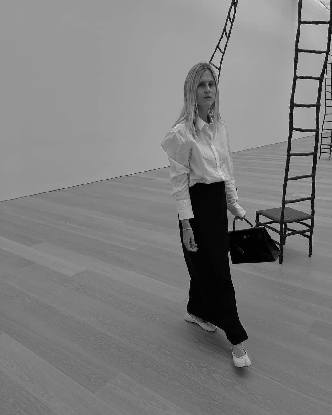 Linda Tolのインスタグラム：「Museum, Coffee, Friends and More 🤍」