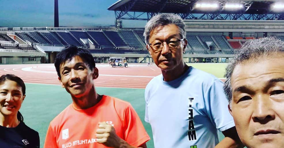 世古和さんのインスタグラム写真 - (世古和Instagram)「. 7/30 T.F MASTERS NIGHT GAMES in SAITAMA に招待していただきました🏃‍♀️  -1.1 12.02 -0.5 11.97  招待していただいてるので、 必死に11秒台出しにいき、2本目でギリ11秒台でした😅  マスターズの方々は、 本当にみなさん陸上競技、 陸上を通しての交流や、 速く走ること、 遠くへ跳ぶこと、 遠くへ投げること、 を心から楽しんでいることが 伝わってきました😌  暑い熊谷でしたが、 暑く熱かったです🔥  陸上系YouTuberの パイオニアとも写真撮ってもらいました🙏 NACの子供達にまた自慢しよう！笑  TKDさんのYouTubeに マスターズの試合のことも 載せていただけるようで、 マスターズの陸上が もっと盛り上がってくれたらと思います😌🌷 私も少し出させてもらいます！😂(ちゃっかりw)  マスターズ仲間も増えて 楽しいレースでした🌷🌷  #nac#trackandfield#masters#saitama#kumagaya#tkd#tkdproject #なっく#陸上#マスターズ陸上#マスターズ女子#ダッシュでいこうぜ#埼玉#熊谷  埼玉に来たので、 次の日萌木子さんと おしゃれランチしてもらいました♡ 写真は撮りわすれました😂🩵 @takahashi_momoko_official」7月31日 15時04分 - nodoka_seko