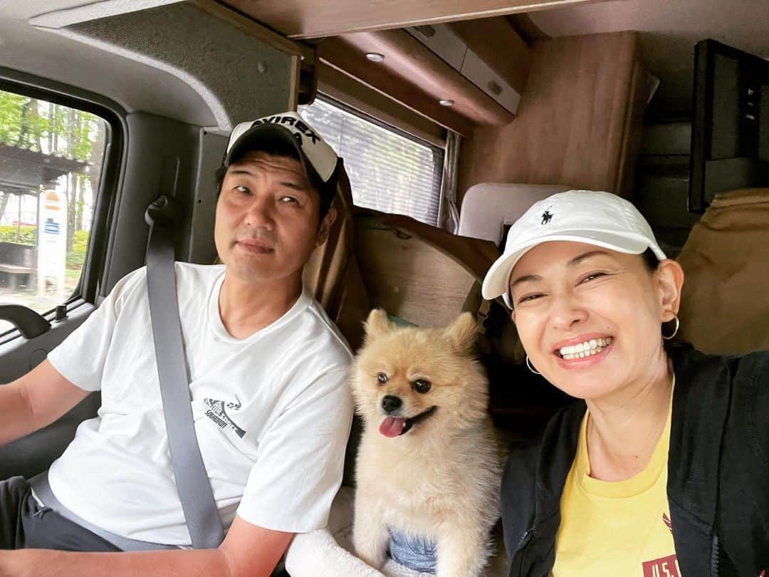 田中美奈子さんのインスタグラム写真 - (田中美奈子Instagram)「愛犬ミルクもキャンピングカー旅を満喫してます❣️❣️#愛犬と旅行 #愛犬との時間 #愛犬のいる生活 #愛犬とおでかけ #愛犬とドライブ #愛犬キャンプ #愛犬と一緒 #愛犬だいすき #キャンピングカーの旅 #キャンピンカー旅 #キャンピングカー旅行 #キャンピングカー欲しい #キャンピングカー女子 #アウトドア女子 #キャンパーズライフ #キャンパー女子 #日本の女優 #日本女優 #japaneseactresses #japaneseactor🇯🇵 #ぽめちわぐらむ #ポメチワのいる暮らし」7月31日 15時06分 - tanakaminako0912