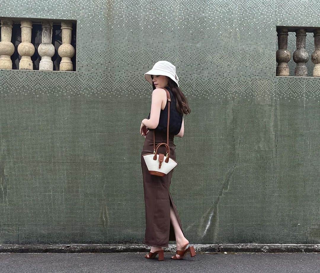 のインスタグラム：「. 👜🤍 久々にコーディネートだっ  この夏ヘビロテのミニバッグちゃんは #paris64world 最後に載せたけど中身まで可愛いの。 私かよ←国民の皆さん一回こいつしばかん？  #ootd #paris64world #提供」