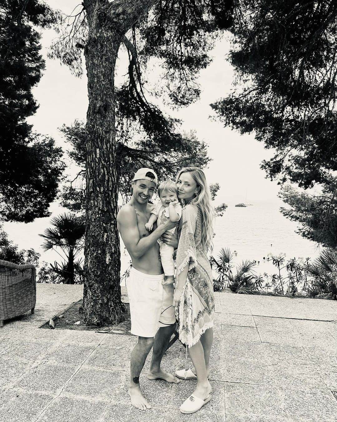 クララ・パジットのインスタグラム：「Son, sun & all the fun 🫧🍋🫧🍉🫧🍊🫧」