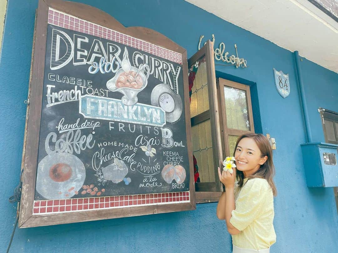 夏美さんのインスタグラム写真 - (夏美Instagram)「KUKURUロケで今回はカレーの名店2店舗お邪魔しました！ カレー好きには絶対見てほしい〜！🍛 ①「フランクリン」@北中城 ②「カレー屋タケちゃん」@那覇  カレーすっごく美味しいうえに 店内がとてもおしゃれ！  8月4日 OTVにて放送です✨ 是非是非ご覧ください✨✨ ＊ 2店舗目のタケちゃんさんは気合いを入れてきいやま商店さんの衣装で！ ポーズはきいやま商店さんのポーズで🤣 ＊ #KUKURU #ククル　#otv #カレー　#ロケ　#北中城カレー　#那覇カレー」7月31日 15時25分 - natsumisaito333