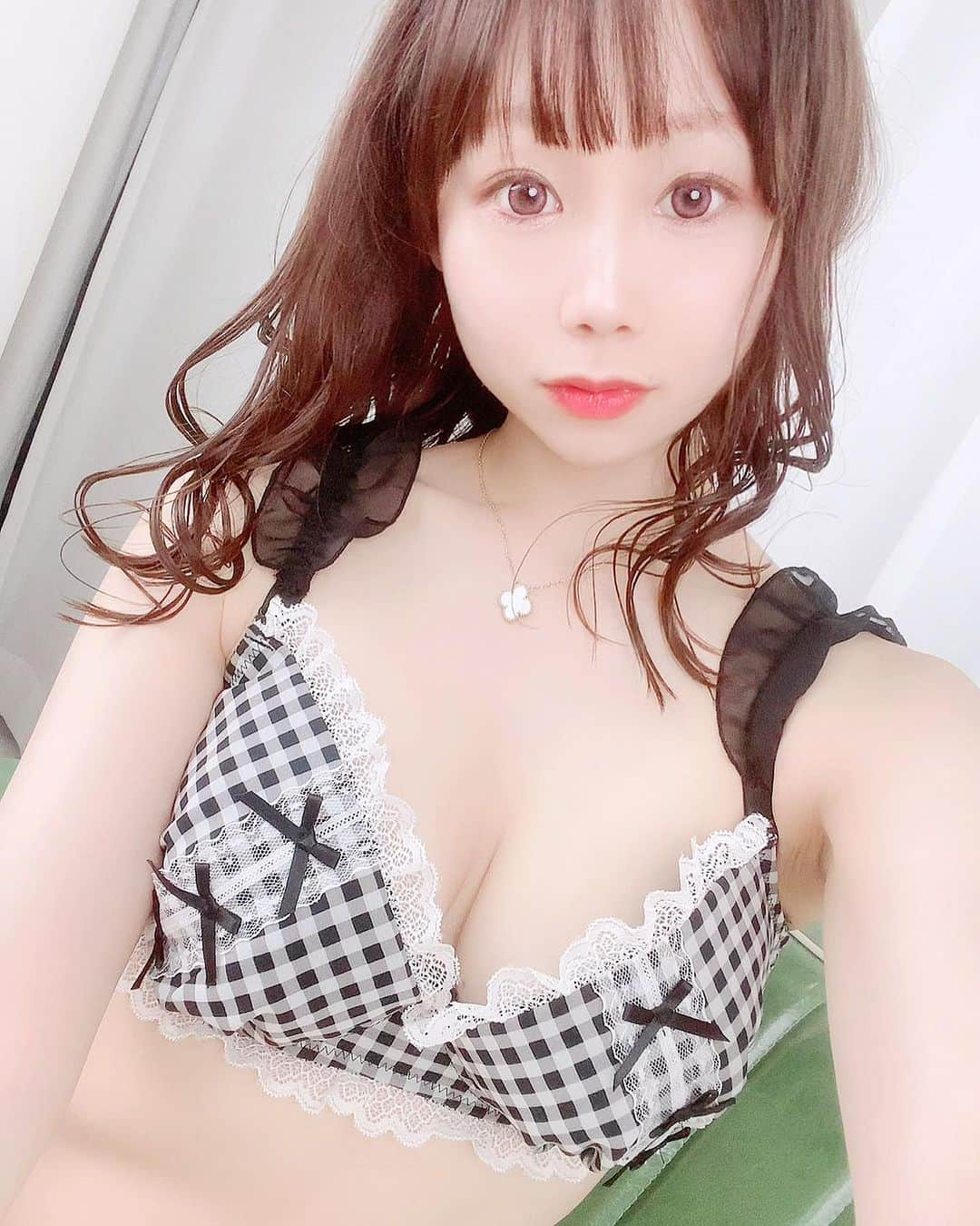 千咲まりのインスタグラム：「. ギンガムチェックって可愛くない～？🤭💓  昨日はGスタ セッション撮影会📷 ありがとうございました！ 来て下さった方、撮影して下さった皆様 ありがとうございました🙏🏻✨️ チェキもありがとうございました🥹💕 また来月も宜しくお願いします！  #グラドル #グラビア #撮影会 #Gスタ #撮影会  #グラビアアイドル #千咲まり #ちさきまり #まりりん」