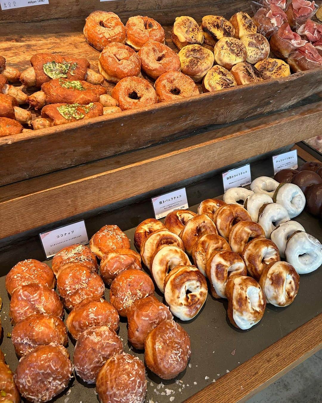 那須愛里さんのインスタグラム写真 - (那須愛里Instagram)「〝‎I'm donut?🍩〟　 . I ⁡ ♡ ⁡ donut . . . . . . わたし的一番は 購入した中ではトリュフでした🤤 気づいたらお惣菜系🍩ばっかり！ つぎは甘い系を攻めよう🍫🍬 . ちなみに、渋谷店は中目黒店より8倍の種類だそうです.′.′ 約80種類🫶🍩🍩🍩🍩🍩🍩🍩🍩 . #imdonut #アイムドーナッツ #アイムドーナツ #アイムドーナツ渋谷 #渋谷スイーツ #imdonut渋谷店 #生ドーナツ  #162cmコーデ #女の子ママコーデ #雑誌very #令和4年ベビー #新米ママ #新米ママさんと繋がりたい #新米ママと繋がりたい #女の子ママ #ママライフ#赤ちゃんのいる暮らし  #赤ちゃんのいる生活 #0歳女の子ママ #3歳女の子ママ #二児ママ #2歳差育児 #10ヶ月ベビー #姉妹ママ」7月31日 15時52分 - aaairixoxo
