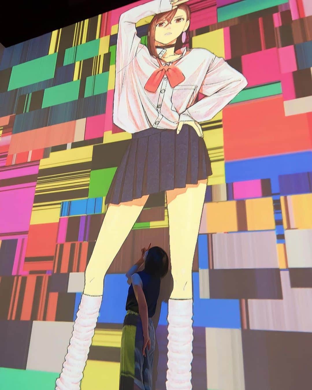 のインスタグラム：「. マンガダイブ行ってきた🖤 映像が凄過ぎてずっと口があいてた🤤 ダンダダン読み始めよっと  #マンガダイブ」
