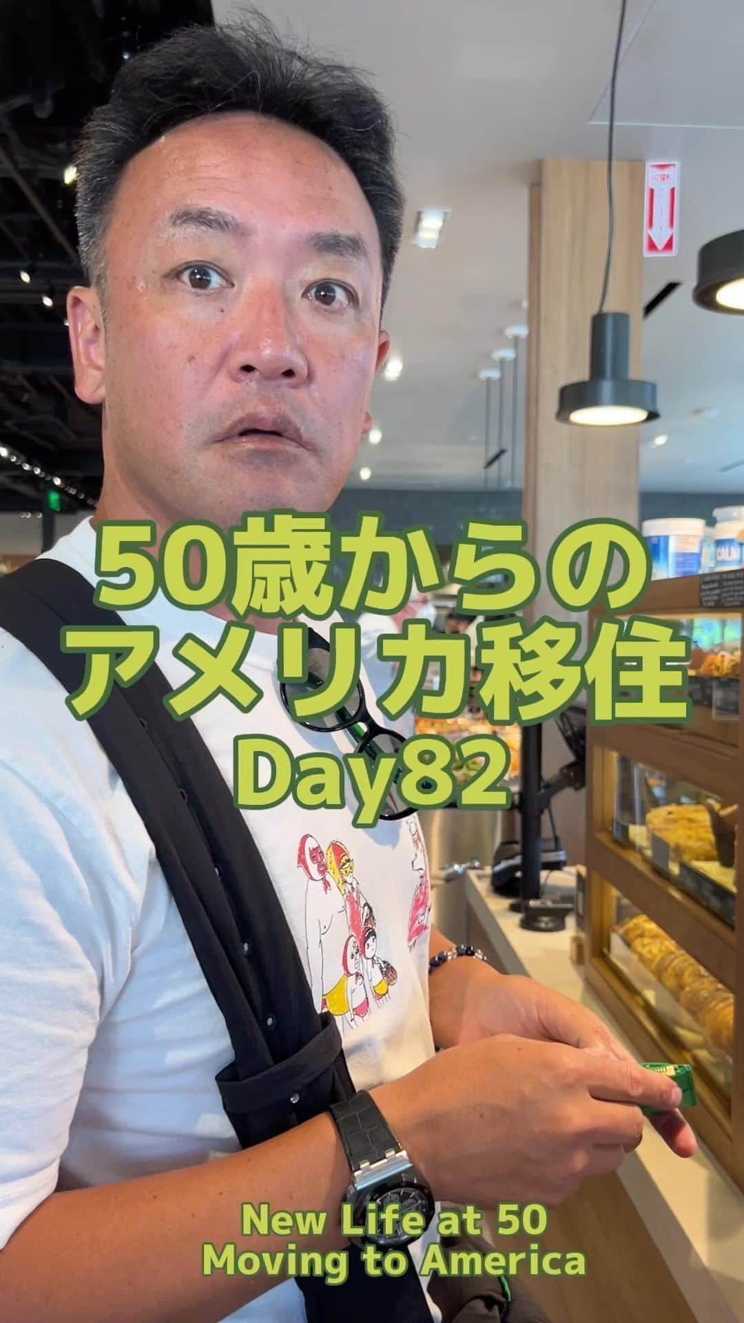 たむらけんじのインスタグラム：「#50歳からのアメリカ移住　Day82 セレブスーパーに行ったよ🌿 スムージーの値段に驚愕‼️  #losangeles #頑張るよ💪 #応援してね #スーパー #erewhon  #高級スムージー #マッチャコはユリサにあげた #いいでしょう #流行語狙えるかしら」