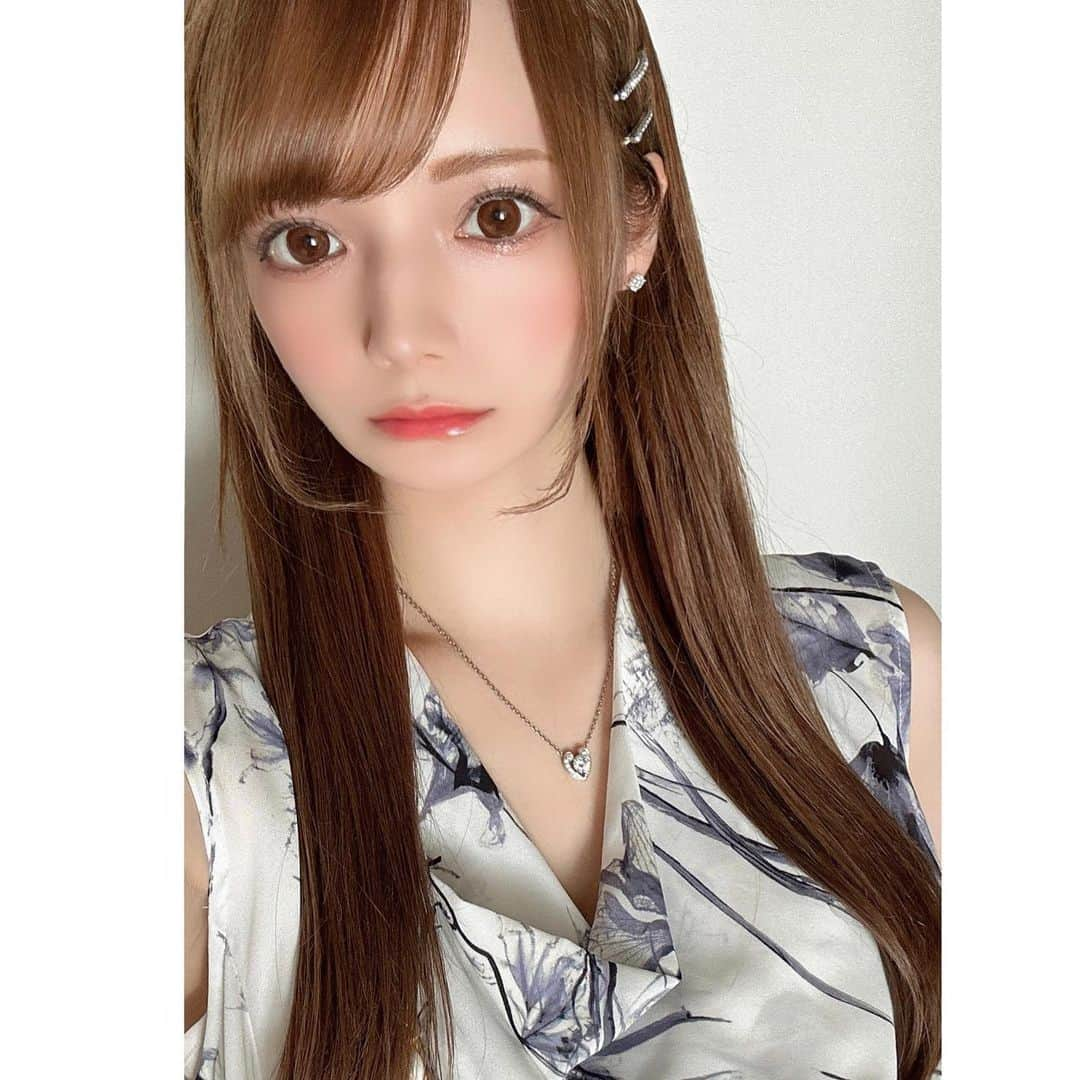 天使かれんのインスタグラム：「YBC横浜美容外科立川院 さんで#YBC式小顔リフト #1dayVライン3D脂肪吸引 から1ヶ月経過したよ！ 小顔治療で有名な磯村亮輔@dr.isomura 先生にやってもらいました☺︎  1ヶ月経って痣なども消えてより小顔になったよ👼  #YBC式小顔リフト #糸リフト #リフトアップ #たるみ #美肌 #小顔 #小顔整形 #小顔治療 #磯村亮輔 #小顔なら磯村亮輔 #美容外科 #美容クリニック #YBC横浜美容外科 #YBC横浜美容外科立川院 #美容整形ならYBC横浜美容外科 #小顔整形ならYBC横浜美容外科 #脂肪吸引ならYBC横浜美容外科」