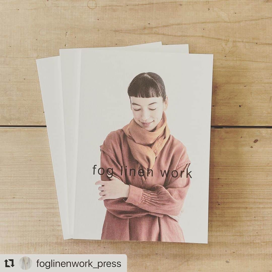 KIKIのインスタグラム：「fog linen work フォグリネンワーク 2023秋のウェアカタログのモデルをさせていただきました🧡 ぜひお手に取ってご覧ください  #Repost @foglinenwork_press with @use.repost #Repost @foglinenwork_press with @use.repost ・・・ 秋のアイテムが発売になりました！そこで fog online store と下北沢の fog shop でお買い物してくださったお客さまに秋のウェアカタログをプレゼントいたします。ご希望の方はレジにてお声かけいただくか、online store の場合は備考欄に「カタログ希望」とお書きください。同梱させていただきます。またカタログはなくなり次第終了となりますのでご了承くださいませ。   撮影　清水奈緒さん @cheese1003  スタイリング　田中美和子さん @miwako.tanaka.s  モデル　KIKI さん @kiki_campagnepremiere  ヘアメイク　宇津木明子さん @u22yan   @foglinenwork @foglinenwork_press @foglinenworkeurope @shopfoglinen @foglinenwork_wholesale @miiThaaii ・・・ 秋のアイテムが発売になりました！そこで fog online store と下北沢の fog shop でお買い物してくださったお客さまに秋のウェアカタログをプレゼントいたします。ご希望の方はレジにてお声かけいただくか、online store の場合は備考欄に「カタログ希望」とお書きください。同梱させていただきます。またカタログはなくなり次第終了となりますのでご了承くださいませ。   撮影　清水奈緒さん @cheese1003  スタイリング　田中美和子さん @miwako.tanaka.s  モデル　KIKI さん @kiki_campagnepremiere  ヘアメイク　宇津木明子さん @u22yan   @foglinenwork @foglinenwork_press @foglinenworkeurope @shopfoglinen @foglinenwork_wholesale @miiThaaii」