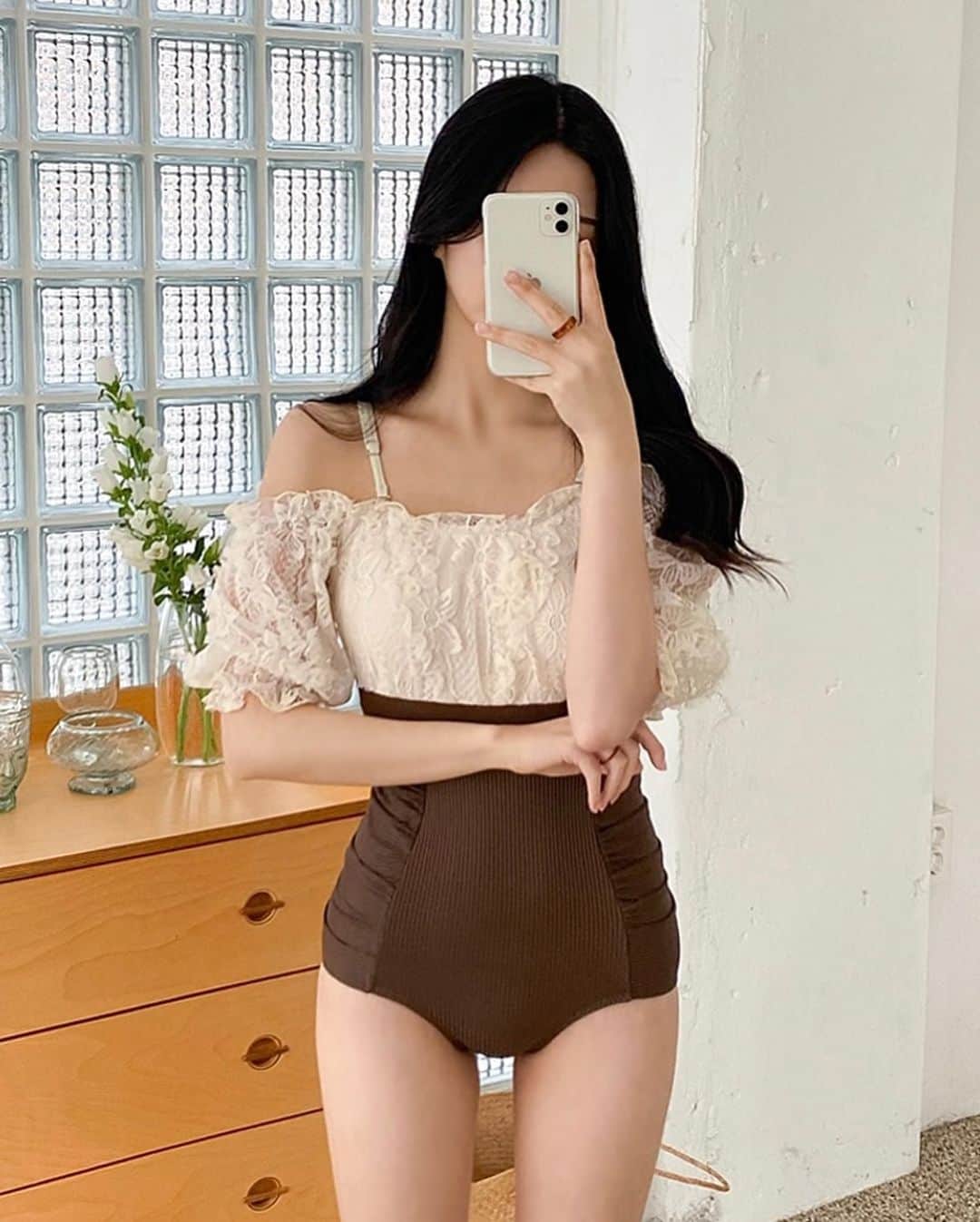 DHOLICさんのインスタグラム写真 - (DHOLICInstagram)「dangosister 【ダンゴシスター】 🤍  全品10%OFF   ＼🍉夏祭りセール🌻本日最終日‼️／ 夏祭りセール期間、dangosisterが全品10%OFFのセール開催中‼️ ビーチウェアからデイリーに使えるガーリーカジュアルなアイテムが盛り沢山💕 【dangosister】を是非チェックしてみてください✅ ぜひこの機会をお見逃しなく🏃‍♀️  本日7.31(月)23:59 まで⏰ ------------------------------------------ 🔍商品URLは画像内商品タグをチェック✔️  #dholic#dangosister#ディーホリック#韓国通販#韓国通販サイト#韓国ファッション通販#韓国ファッションコーデ#韓国ファッション好きな人と繋がりたい#韓国ファッションブランド#夏コーデ#夏服コーディネート#オフィスカジュアルコーデ#ビーチウェア#バカンスコーデ#デイリールック#オフショルダー」7月31日 16時58分 - dholic_official