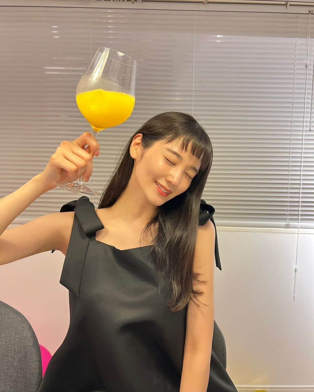 出口亜梨沙のインスタグラム：「やばい！7月もう終わりだ😳😳😳 はっやいね😳😳 今月何してた？  私は撮影してたら終わったよ👦🏻 あとBBQした👦🏻  川とか海とか行きたいな🥹 花火もしたいしキャンプとかも楽しそう😳  いや8月は稽古だわ」