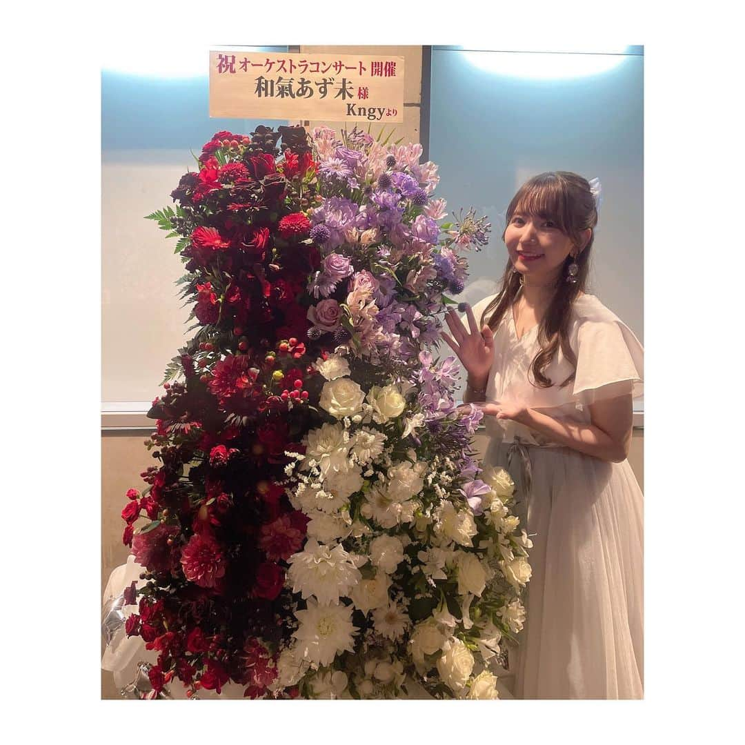 和氣あず未さんのインスタグラム写真 - (和氣あず未Instagram)「お花🌸🌻🌼 * オケコンの時のフラスタありがとうございました！ * あずログは番組終わったけどこうやって応援してくれて嬉しいなぁ☺️ もしYouTube始めたとして切り抜き動画が必要だったらいくらでも手伝うよ！と言ってくれるような、優しいみんな⭐️ * アニゲーは毎回お花を送ってくれてて密着取材もたくさんしてくれて、あったかい番組です！ MCが苦手＆人見知りの私を、人間と話せるレベルまでにしてくれて感謝しまくってます⭐️ * 俳協からも！ ありがとうございます！！！！！！🙏 もっともっと頑張ります😎⭐️ * 応援してくれている方からも！ ありがとうございます！！ 色合いがおしゃれでとっても豪華なお花きれいー！ しっかりと目に焼き付けました⭐️ * * お世話になっているみなさん本当にありがとうございました🌼」7月31日 17時11分 - azumi_waki