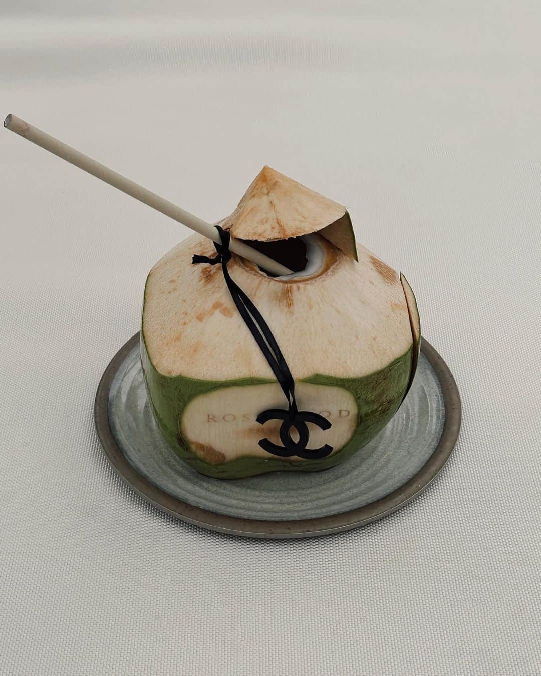 徐琁さんのインスタグラム写真 - (徐琁Instagram)「最可愛漂亮的椰子需要ㄧ個版面🥥  我妹說他是’COCO’nut😂🥥」7月31日 17時13分 - cos55555