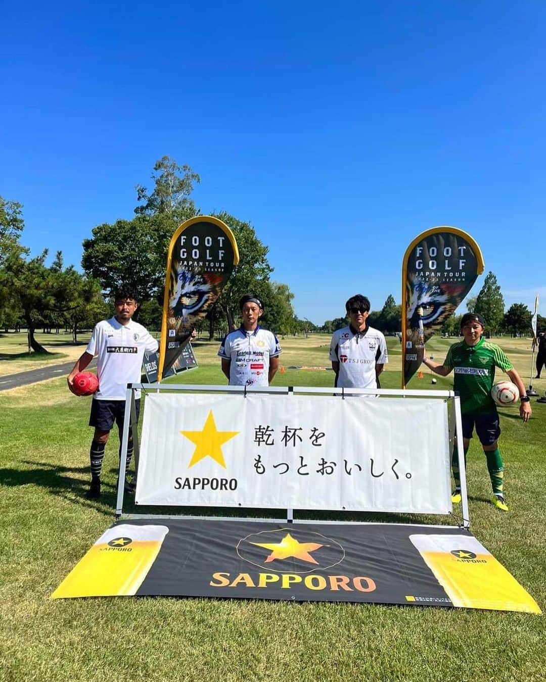 青木剛さんのインスタグラム写真 - (青木剛Instagram)「2022年8月から本格参戦した【FOOTGOLF JAPAN TOUR 2022-23 SEASON】が終了しました。 最終の年間ランキングは3位で、力不足を痛感する悔しさの残る結果となりました。  フットゴルファーの皆様とシーズンを通して切磋琢磨ができたこと、そして、応援していただいた皆様や関係者の皆様に心から感謝しています。 本当にありがとうございました。  振り返りと気持ちの整理をして、 1ヶ月後に始まる新シーズンへ向かいます。  応援に応えられる選手になれるように成長していきたいと思いますので、新シーズンもよろしくお願いいたします。 . 【1年間の結果】 . 8月20(土)・21日(日) 北海道オープン2022 #ゴルフ5カントリー美唄コース 4位T(+6)  9月24日(土) 第33回SHIELDS OPEN #静岡カントリー浜岡コース＆ホテル 1位(−11)  9月25日(日) 静岡カップ #静岡カントリー浜岡コース＆ホテル 8位T(−7)  10月29日(土) 第34回SHIELDS OPEN	 #那須国際カントリークラブ 10位(−4)  10月30日(日) 那須オープン 2022 #那須国際カントリークラブ 13位T(−3)  11月26日(土) 第35回SHIELDS OPEN	 #鳳凰ゴルフ倶楽部 4位T(−2)  11月27日(日) 太田カップ at 鳳凰ゴルフ倶楽部 #鳳凰ゴルフ倶楽部 1位(−4・プレーオフ)  1月28日(土) 第37回SHIELDS OPEN	 #TBC太陽クラブ 6位T(−6)  1月29日(日) 小山オープン 2023 #TBC太陽クラブ 4位T(−8)  2月12日(日) 群馬カップ #鳳凰ゴルフ倶楽部 39位T(+4)  2月18日(土) 第36回SHIELDS OPEN #鳳凰ゴルフ倶楽部 1位(−10)  2月25日(土) 第38回SHIELDS OPEN #静岡カントリー浜岡コース＆ホテル 40位T(+7)  2月26日(日) 静岡オープン 2023 #静岡カントリー浜岡コース＆ホテル 1位(−9)  3月25日(土)・26日(日) さくらチャンピオンシップ 2023 #セブンハンドレッドクラブ 13位(+11)  4月30日(日) 第39回SHIELDS OPEN #那須国際カントリークラブ 3位(−9・上位3選手でプレーオフからの同スコアによりペナルティシュートアウト)  5月1日(月) 那須国際カップ #那須国際カントリークラブ 11位T(−4)  6月24日(土) 第40回SHIELDS OPEN #アドニスゴルフクラブ 10位T(−9)  6月25日(日) 岐阜オープン at Adonis 2023 #アドニスゴルフクラブ 12位T(−7)  7月29日(土) 第41回SHIELDS OPEN #板倉ゴルフ場 12位T(-1)  7月30日(日) 群馬板倉オープン #板倉ゴルフ場 18位T(-1)  #南葛SC #フットゴルフ #FOOTGOLF #FOOTGOLFDREAM #感謝 @footgolfdream_official」7月31日 17時14分 - takeshiaoki15