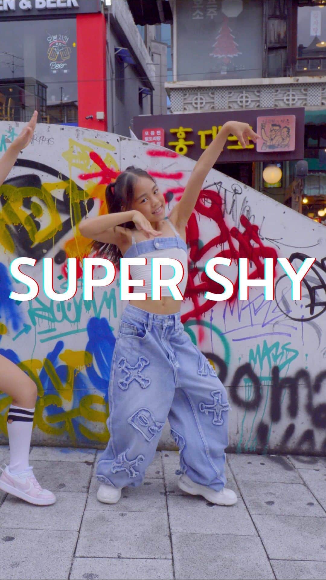 Ruuのインスタグラム：「SUPER SHY🐬💦🇰🇷💕 @newjeans_official   韓国でいっぱい撮影したよ🎥🫶🏻🌈  @dance_studio_vivid」