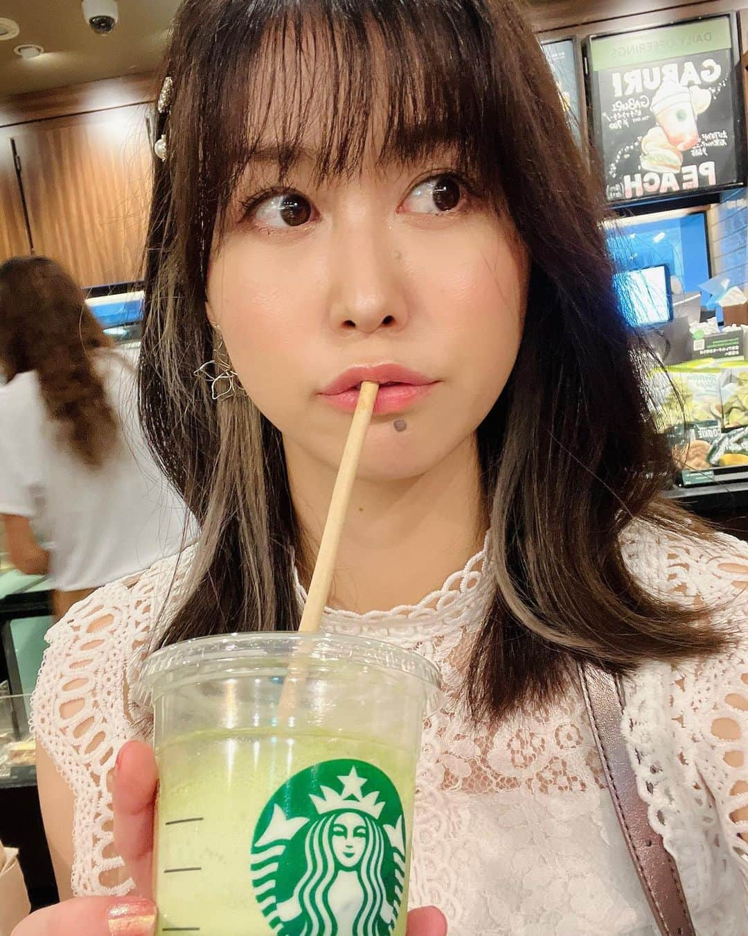 永作あいりさんのインスタグラム写真 - (永作あいりInstagram)「抹茶ティーラテが美味しい季節💚🍵✨  #Starbucks #macha #抹茶 #model #名古屋 #nagoya」7月31日 17時26分 - aili1129