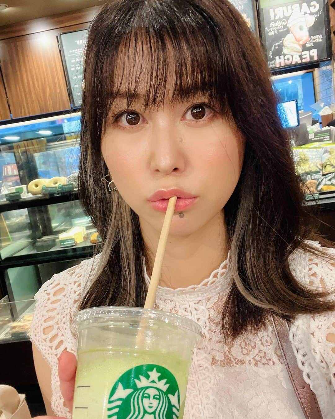 永作あいりさんのインスタグラム写真 - (永作あいりInstagram)「抹茶ティーラテが美味しい季節💚🍵✨  #Starbucks #macha #抹茶 #model #名古屋 #nagoya」7月31日 17時26分 - aili1129