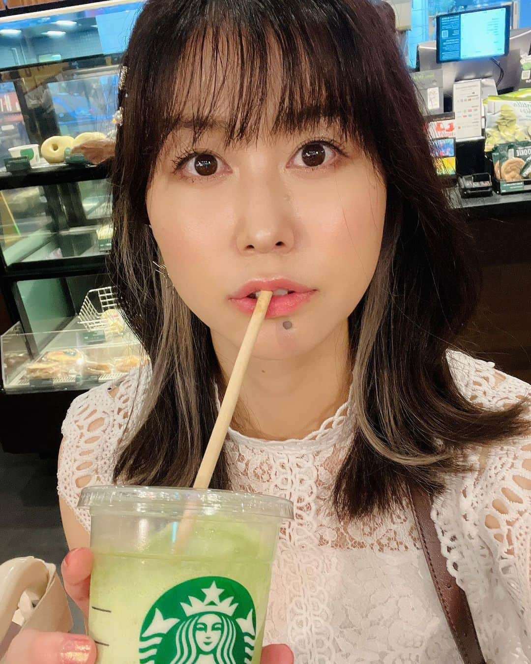 永作あいりさんのインスタグラム写真 - (永作あいりInstagram)「抹茶ティーラテが美味しい季節💚🍵✨  #Starbucks #macha #抹茶 #model #名古屋 #nagoya」7月31日 17時26分 - aili1129