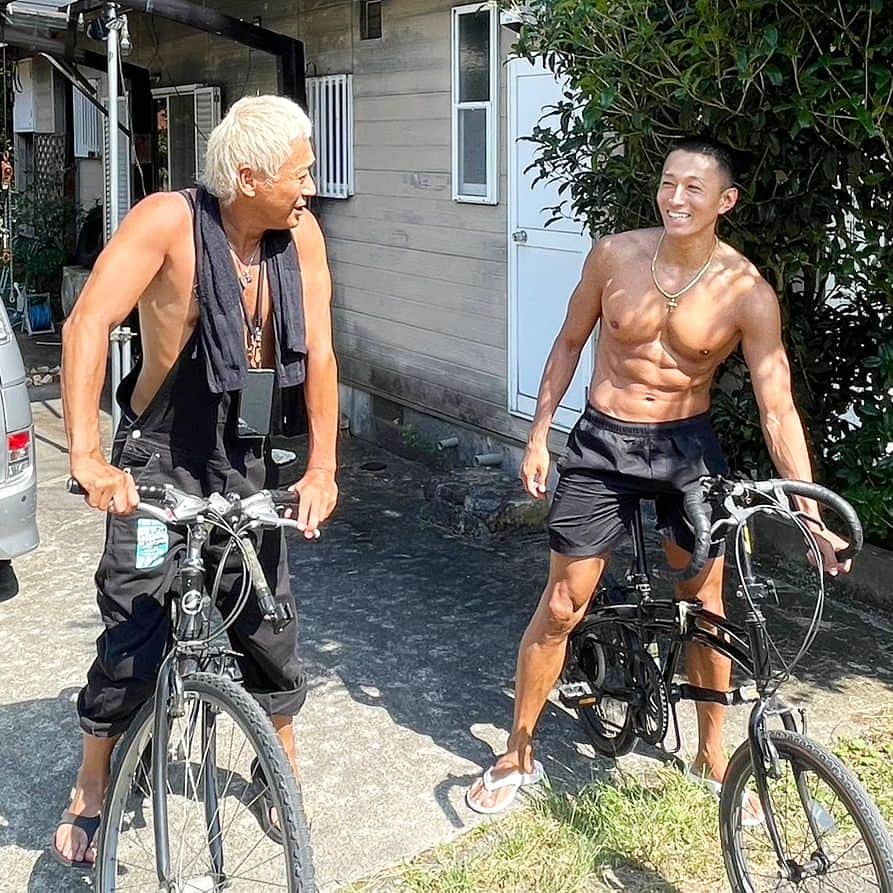 黒石高大のインスタグラム：「毎日暑い 最高よ この１週間で京都大阪滋賀福井熊本埼玉 飛んだよ この日は由一さんと琵琶湖サイクリング メチャメチャ気持ち良かった バタバタな日々の中で心の休憩」