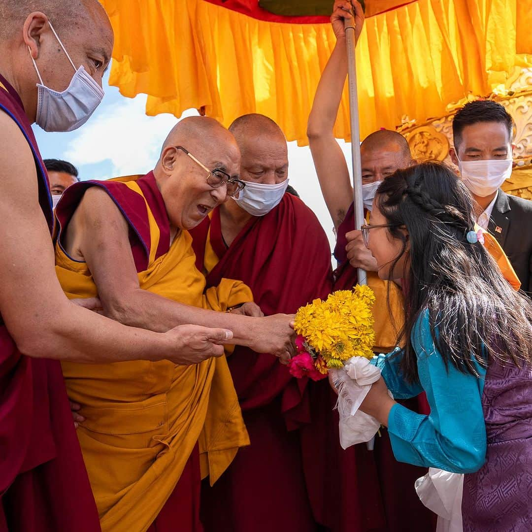 ダライ・ラマ14世さんのインスタグラム写真 - (ダライ・ラマ14世Instagram)「Visit to the Buddha statue at Stok, Ladakh on July 31, 2023. #dalailama #stok #buddhastatue」7月31日 17時31分 - dalailama