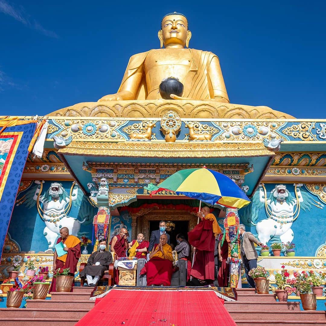 ダライ・ラマ14世のインスタグラム：「Visit to the Buddha statue at Stok, Ladakh on July 31, 2023. #dalailama #stok #buddhastatue」