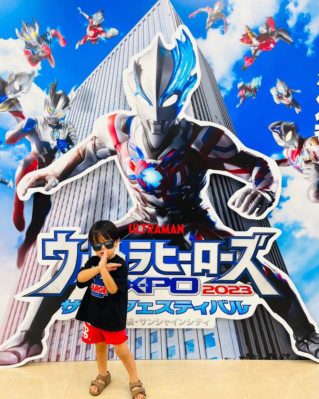 清澤恵美子のインスタグラム：「ウルトラマンヒーローらしい🦸‍♀️🦸‍♂️ ママ的に最高だった😂🙌  #ウルトラマンブレイザー」