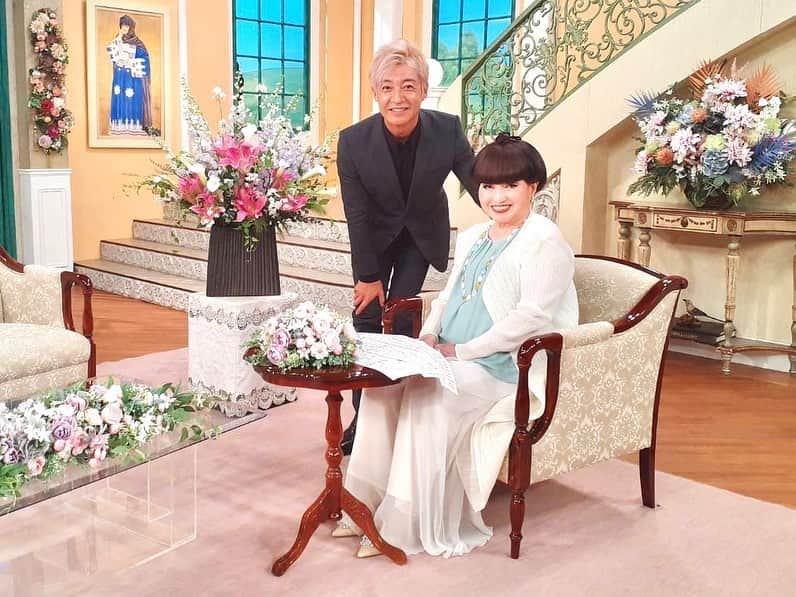 つるの剛士のインスタグラム：「— お部屋へお邪魔してまいりました♪ 気がつけば4度目。 人生の節目節目に呼んでいただき、 お母さんに近況報告をさせていただいてる気分です☺️ それにしても徹子の部屋47年。。ほぼ自分の人生と同い年。しかも毎日。 凄すぎる。  #徹子の部屋　 #黒柳徹子 さん #放送日は近くになったら」