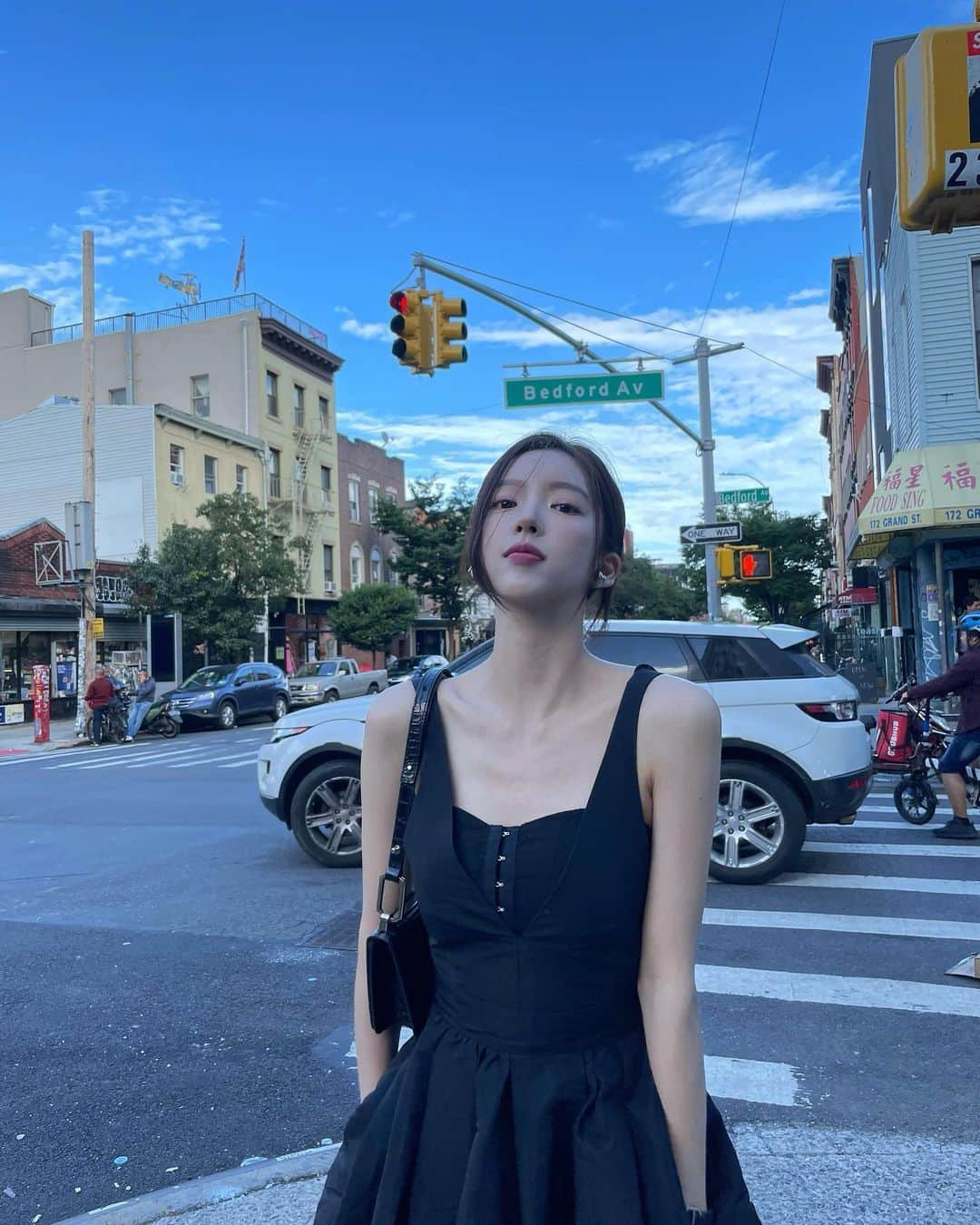 ziyooniのインスタグラム：「브루클린 가면 꼭 remi wolf의 liz 들어주라 꼭」