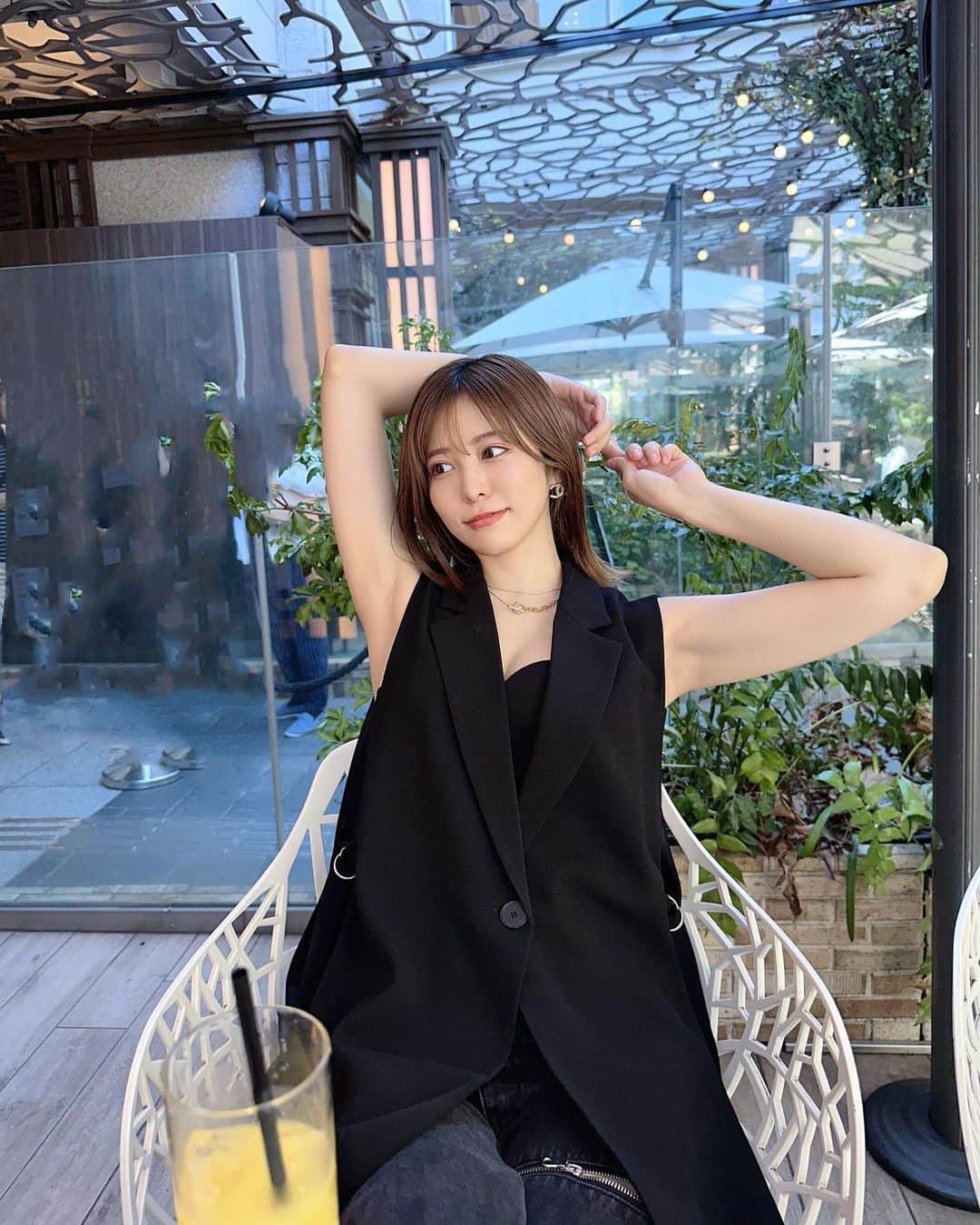 桃衣香帆のインスタグラム：「暑いけどテラス座っちゃう🫨」