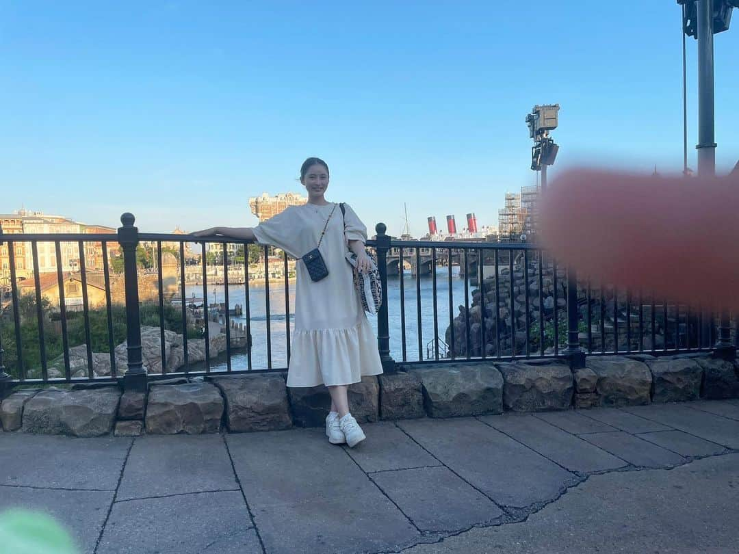 笹本玲奈のインスタグラム：「子供は絶賛夏休み中🌻🍉 今年は近場で遊べる所で🏰」