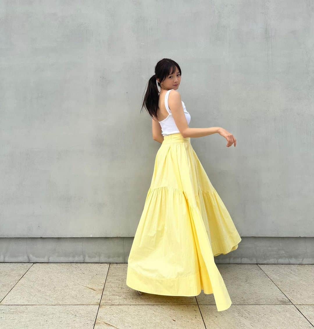 森香澄のインスタグラム：「. 本日発売の週刊ビッグコミックスピリッツ、 表紙と巻頭グラビアを担当させていただいております！ . コンビニや書店で是非見つけてみてください🍋」