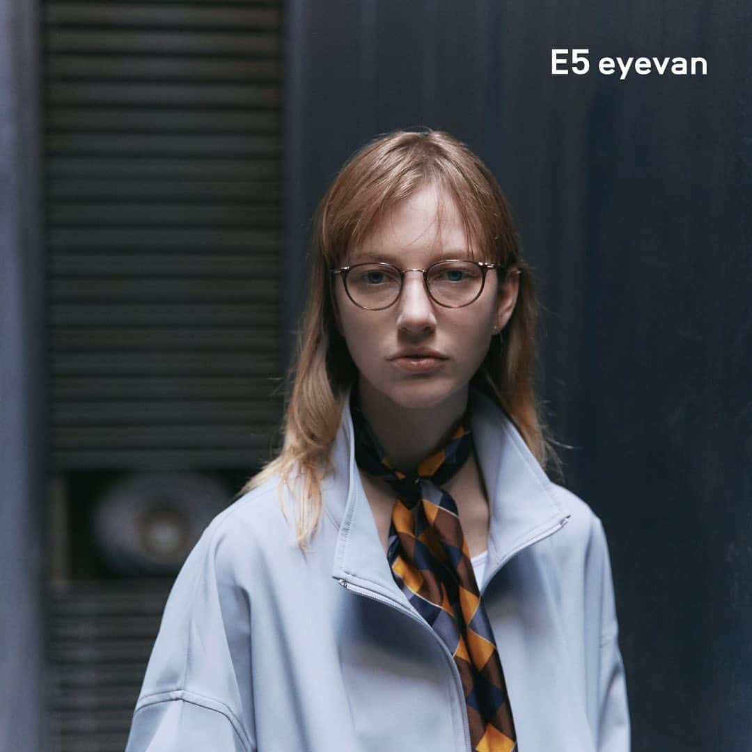 アイヴァン 7285のインスタグラム：「. #E5eyevan . 2023AW Campaign image Model:c1  #E5 #formfollowsroleandpurpose」