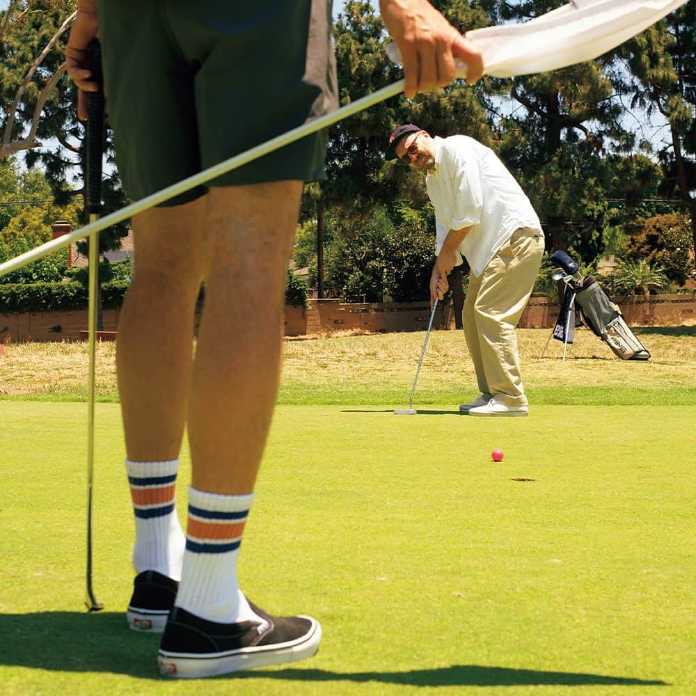 ブルータスさんのインスタグラム写真 - (ブルータスInstagram)「CALIFORNIA GOLF STYLE ゴルフのお手本は、カリフォルニア。  8月1日発売のBRUTUS「だからゴルフが好きなんだ。」には、カリフォルニアの地で、〈Vans〉のライアン・ポッゼボンが、仲間を連れてゴルフ場に登場。  カリフォルニアといえば、暮らしのそばにゴルフがあって、ふらっと遊びに出かけるのが日常。サーフ&ターフ、スケート&ターフを地で行く彼らの半日に密着！  #BRUTUS #ブルータス #雑誌 #ゴルフ #golf #golflife #golfcourse #magazine #vans #california」7月31日 18時00分 - brutusmag