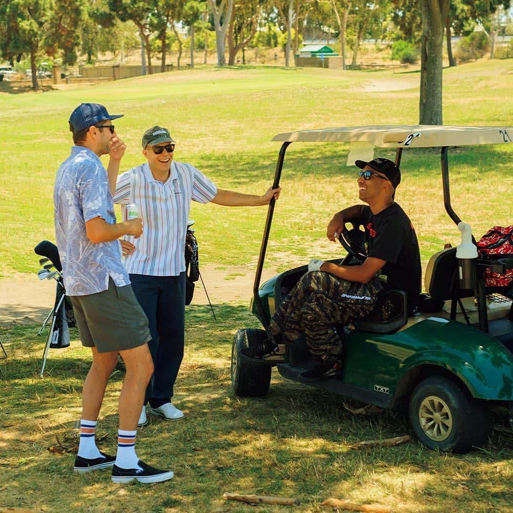ブルータスさんのインスタグラム写真 - (ブルータスInstagram)「CALIFORNIA GOLF STYLE ゴルフのお手本は、カリフォルニア。  8月1日発売のBRUTUS「だからゴルフが好きなんだ。」には、カリフォルニアの地で、〈Vans〉のライアン・ポッゼボンが、仲間を連れてゴルフ場に登場。  カリフォルニアといえば、暮らしのそばにゴルフがあって、ふらっと遊びに出かけるのが日常。サーフ&ターフ、スケート&ターフを地で行く彼らの半日に密着！  #BRUTUS #ブルータス #雑誌 #ゴルフ #golf #golflife #golfcourse #magazine #vans #california」7月31日 18時00分 - brutusmag